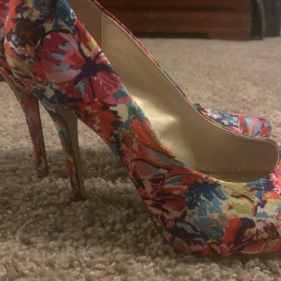 Multicolored pumps. Worn once for a birthday dinner - Picture 2 of 2